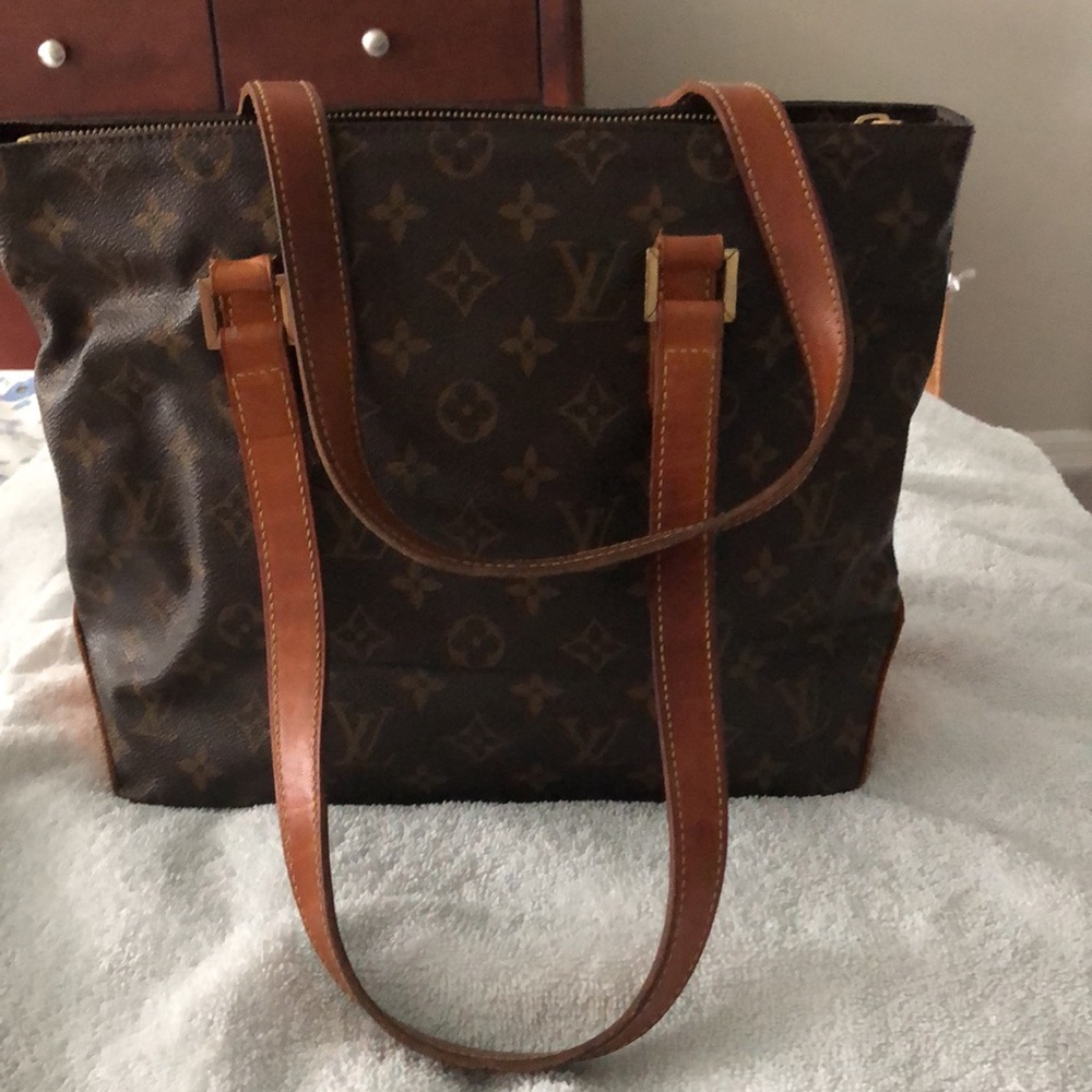Louis Vuitton purse & wallet.